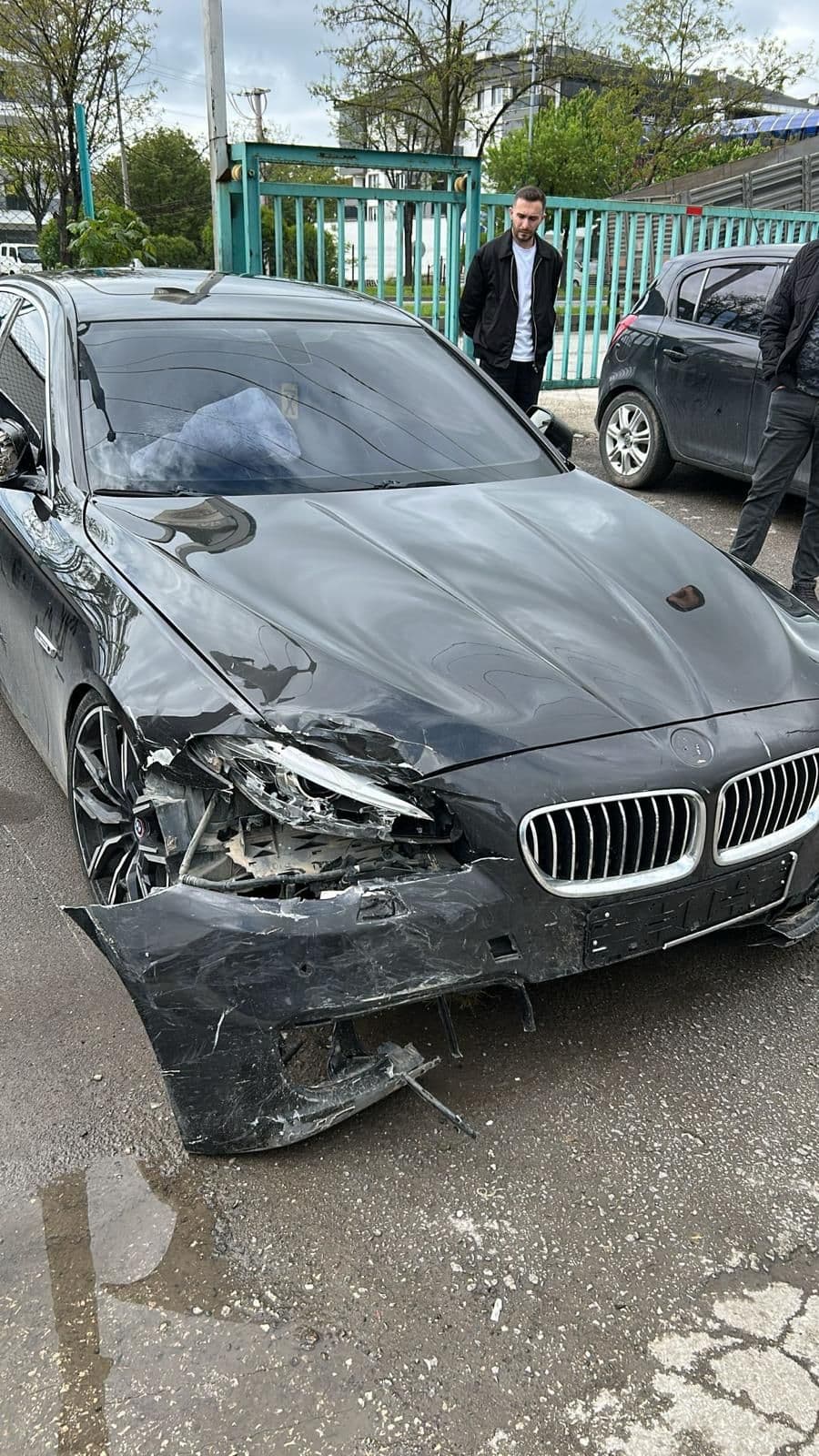 BMW 5 Serisi, sol ön hasarlı